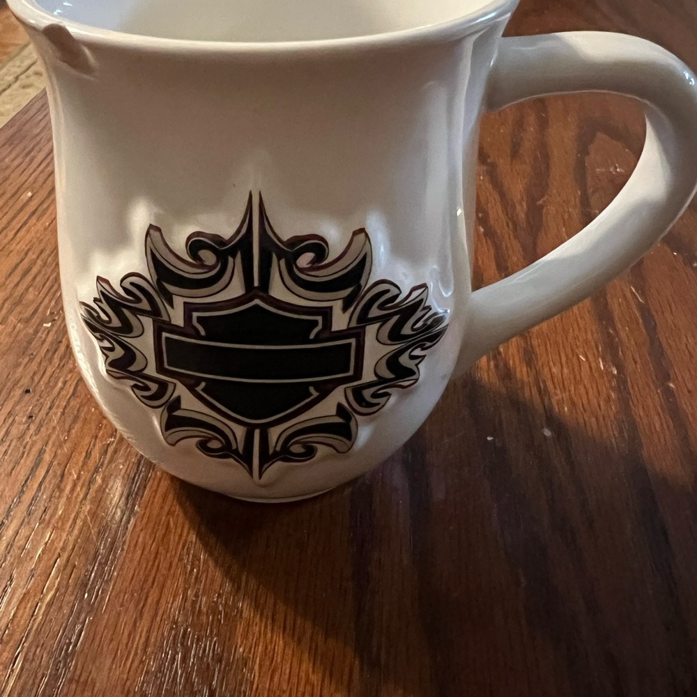Harley-Davidson White Mugs with Black Logo - Picture 5 of 7